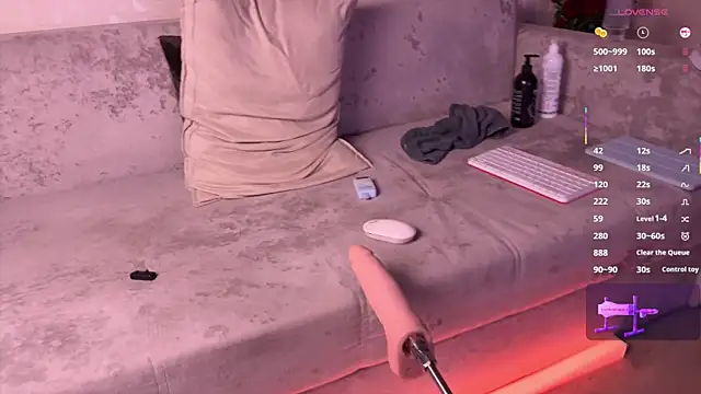 Snapshot of Walt_Enjoy chatting on July 28, 8:52 pm Walt Enjoy online show from July 28, 8:52 pm