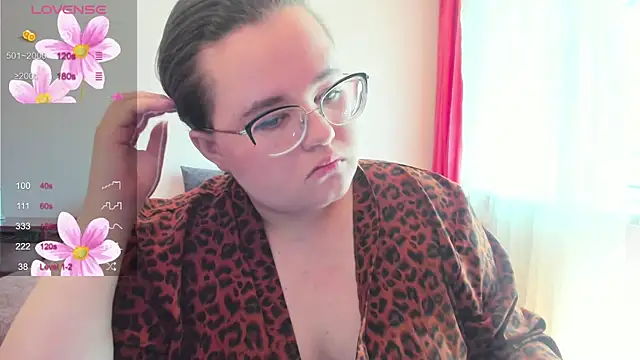 Snapshot of Jessica_Joy chatting on May 12, 6:43 am Jessica Joy online show from May 12, 6:43 am