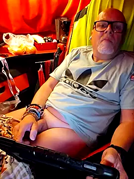 KOMANDOS74 online show from February 7, 7:28 pm