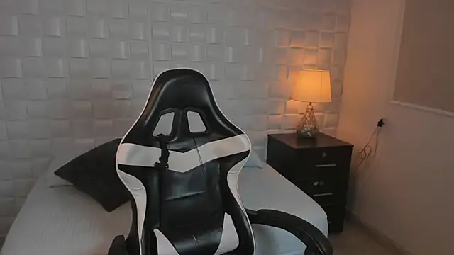 yaya23x online show from March 8, 2:19 pm