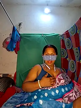 Snapshot of Real_Desi_Couple chatting on June 9, 5:24 pm Real Desi Couple online show from June 9, 5:24 pm