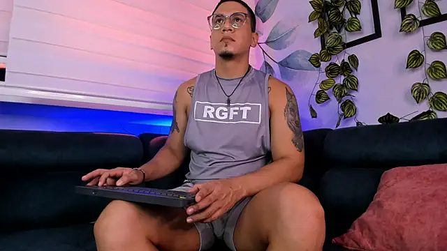 Snapshot of JoshMillerr_ chatting on May 15, 6:59 pm JoshMillerr online show from May 15, 6:59 pm