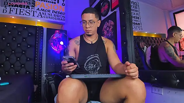 Snapshot of JoshMillerr_ chatting on May 28, 7:22 pm JoshMillerr online show from May 28, 7:22 pm