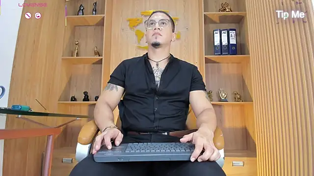 Snapshot of JoshMillerr_ chatting on June 1, 7:26 pm JoshMillerr online show from June 1, 7:26 pm