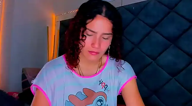 Snapshot of Nellyhills chatting on February 27, 1:07 pm Nellyhills online show from February 27, 1:07 pm