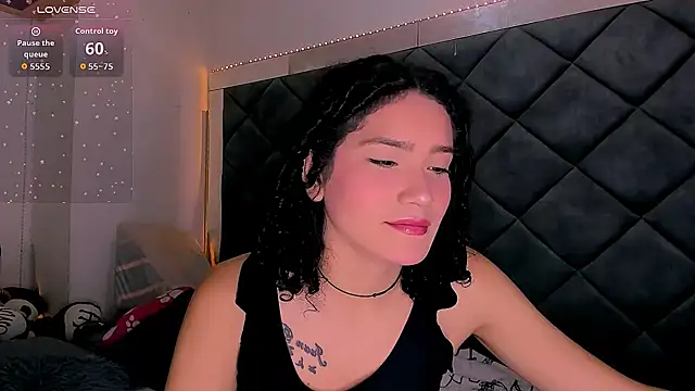 Snapshot of Nellyhills chatting on October 22, 11:43 am Nellyhills online show from October 22, 11:43 am