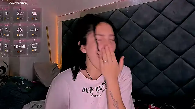 Snapshot of Nellyhills chatting on October 28, 9:57 am Nellyhills online show from October 28, 9:57 am