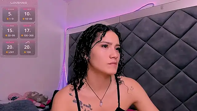 Snapshot of Nellyhills chatting on November 10, 1:43 pm Nellyhills online show from November 10, 1:43 pm