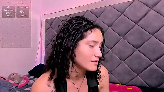 Snapshot of Nellyhills chatting on November 18, 6:01 pm Nellyhills online show from November 18, 6:01 pm