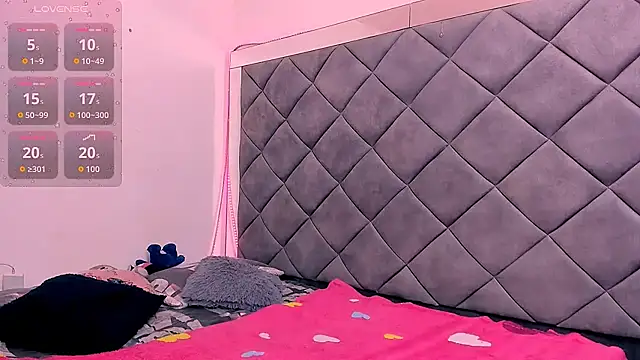 Snapshot of Nellyhills chatting on November 26, 11:00 am Nellyhills online show from November 26, 11:00 am