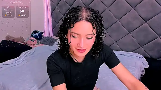 Snapshot of Nellyhills chatting on December 4, 10:57 am Nellyhills online show from December 4, 10:57 am