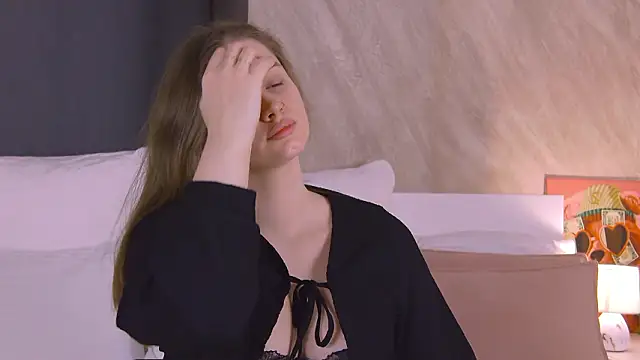 EllieHayes online show from March 9, 8:35 pm