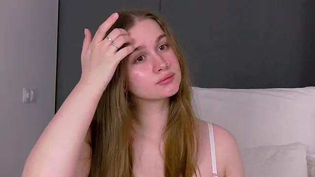 Snapshot of EllieHayes chatting on June 11, 5:27 am EllieHayes online show from June 11, 5:27 am