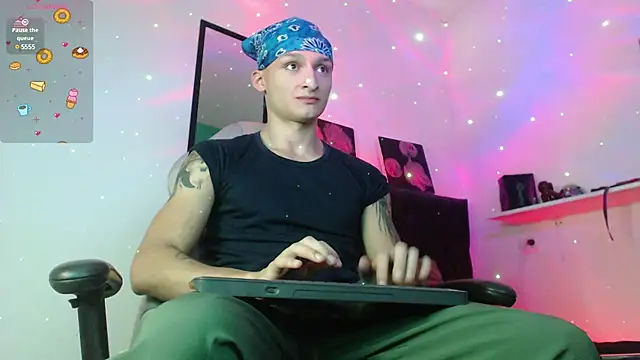 Snapshot of arthurphoenix_ chatting on December 9, 2:45 am arthurphoenix online show from December 9, 2:45 am