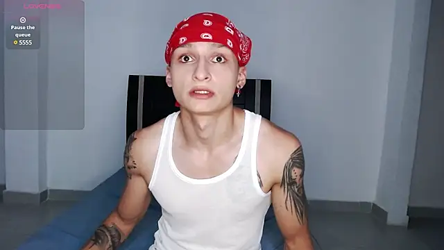 Snapshot of arthurphoenix_ chatting on December 19, 2:56 am arthurphoenix online show from December 19, 2:56 am