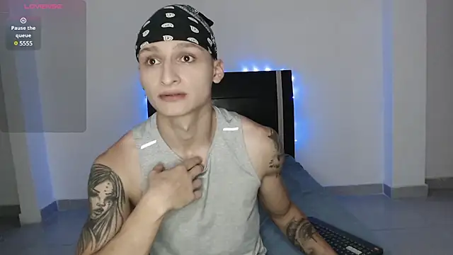 Snapshot of arthurphoenix_ chatting on December 21, 4:19 am arthurphoenix online show from December 21, 4:19 am