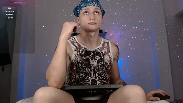 Snapshot of arthurphoenix_ chatting on December 28, 2:54 am arthurphoenix online show from December 28, 2:54 am