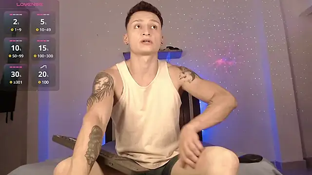 Snapshot of arthurphoenix_ chatting on January 9, 3:04 am arthurphoenix online show from January 9, 3:04 am