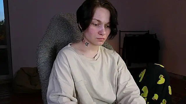 esajukyy online show from May 28, 3:20 pm