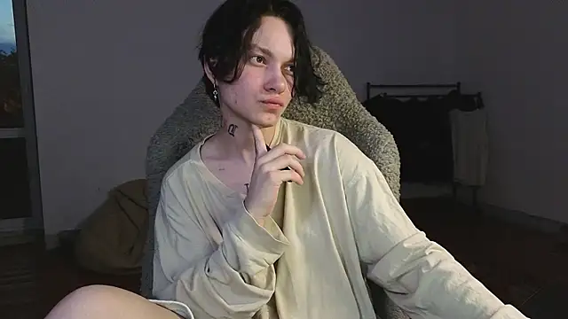 esajukyy online show from June 14, 3:47 pm