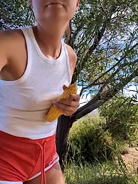 Snapshot of Samira-Summer chatting on October 23, 8:46 am Samira-Summer online show from October 23, 8:46 am