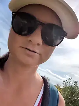 Snapshot of Samira-Summer chatting on October 30, 9:11 am Samira-Summer online show from October 30, 9:11 am