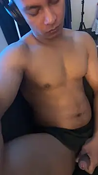 Snapshot of nick__yy chatting on February 14, 8:11 am nick yy online show from February 14, 8:11 am