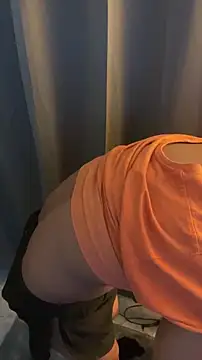 Snapshot of nick__yy chatting on February 17, 7:49 am nick yy online show from February 17, 7:49 am