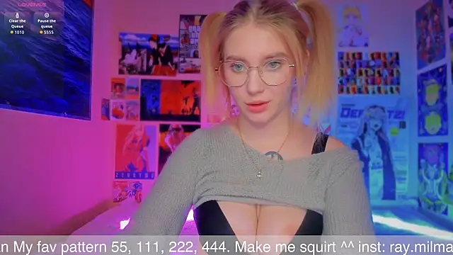 Snapshot of AliceMilman chatting on October 3, 5:04 am AliceMilman online show from October 3, 5:04 am