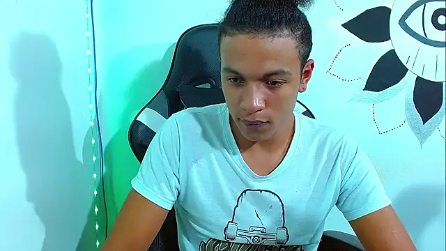 Snapshot of Black_Diamon_ chatting on January 28, 7:43 am Black Diamon online show from January 28, 7:43 am