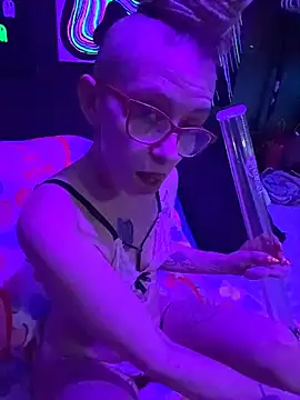 Stonermama666420 online show from February 4, 5:13 am