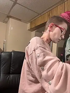 Stonermama666420 online show from March 16, 3:23 am