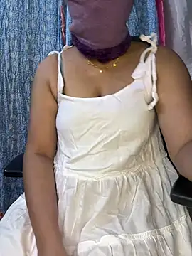 Snapshot of stylishpooja chatting on December 19, 6:34 pm stylishpooja online show from December 19, 6:34 pm