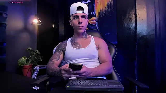 Flynn Riider online show from January 8, 5:26 pm