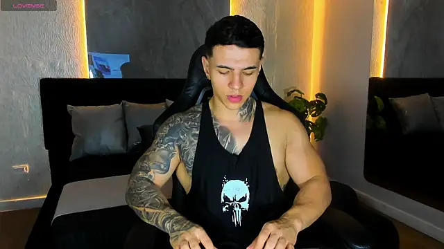 Snapshot of Flynn_Riider chatting on June 17, 5:47 pm Flynn Riider online show from June 17, 5:47 pm