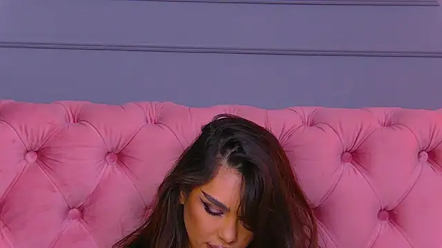 Snapshot of Nicole_Diva chatting on February 15, 1:05 pm Nicole Diva online show from February 15, 1:05 pm