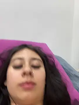 Snapshot of Zoee_t chatting on February 14, 3:33 am Zoee t online show from February 14, 3:33 am