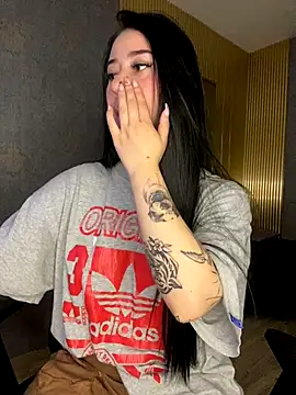 Snapshot of Zoee_t chatting on November 24, 4:45 am Zoee t online show from November 24, 4:45 am