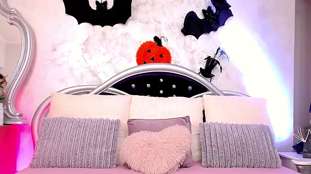 Snapshot of EuphoriaElle chatting on October 15, 7:03 pm EuphoriaElle online show from October 15, 7:03 pm