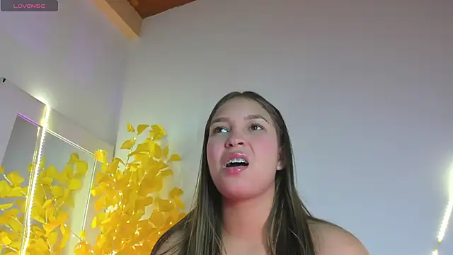 Snapshot of HaleyAmaya chatting on June 12, 12:42 am HaleyAmaya online show from June 12, 12:42 am