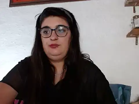 Snapshot of infiernowoman23 chatting on January 10, 5:15 am infiernowoman23 online show from January 10, 5:15 am