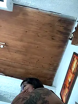 Snapshot of infiernowoman23 chatting on January 10, 9:31 pm infiernowoman23 online show from January 10, 9:31 pm