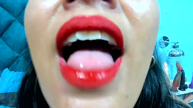 PENELOPELEWISs online show from July 30, 8:41 pm