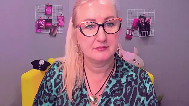 Snapshot of ChristyBrooks chatting on December 29, 12:45 pm ChristyBrooks online show from December 29, 12:45 pm
