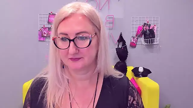 Snapshot of ChristyBrooks chatting on December 30, 4:40 pm ChristyBrooks online show from December 30, 4:40 pm