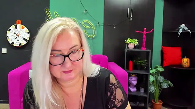 Snapshot of ChristyBrooks chatting on January 3, 1:47 pm ChristyBrooks online show from January 3, 1:47 pm
