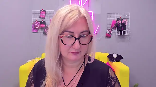 Snapshot of ChristyBrooks chatting on January 8, 6:20 pm ChristyBrooks online show from January 8, 6:20 pm