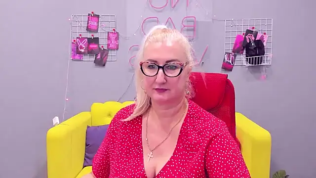 Snapshot of ChristyBrooks chatting on January 10, 5:13 pm ChristyBrooks online show from January 10, 5:13 pm