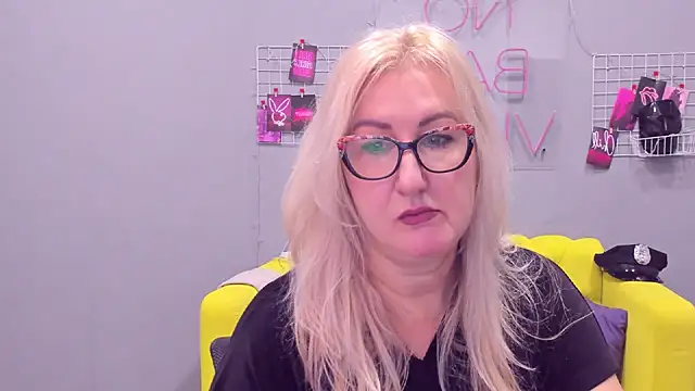 Snapshot of ChristyBrooks chatting on January 17, 12:10 pm ChristyBrooks online show from January 17, 12:10 pm