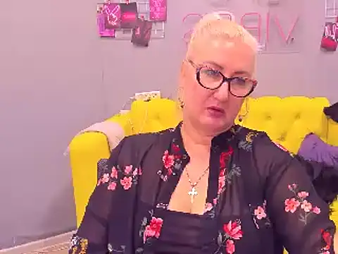 Snapshot of ChristyBrooks chatting on January 18, 12:15 pm ChristyBrooks online show from January 18, 12:15 pm